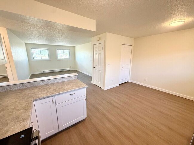 Building Photo - COMPLETE REMODEL!!! - FIRST TWO WEEKS OFF!! Cozy 2 Bed/1 Bath Apartment in North Loveland!