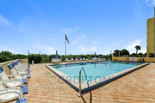 Building Photo - Beautiful Oceanfront Condo in Cocoa Beach!