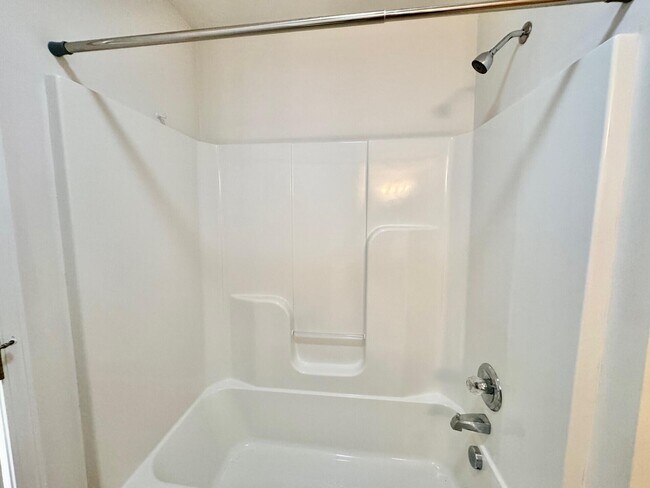 Building Photo - 508 Regency Cir