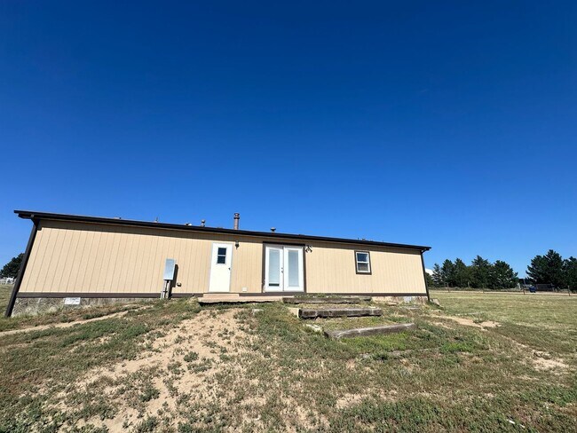 Building Photo - MODERN UPGRADES AND RURAL LIVING IN PEYTON