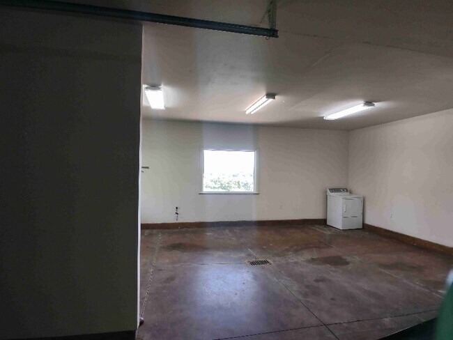 Building Photo - 10379 Dewell Rd Ext