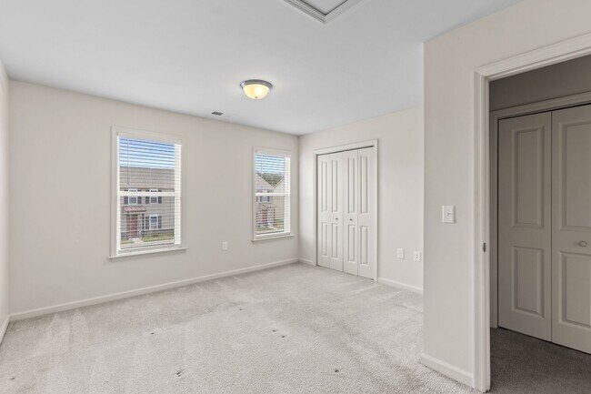 Building Photo - 2BR Townhome Near Camp Lejeune