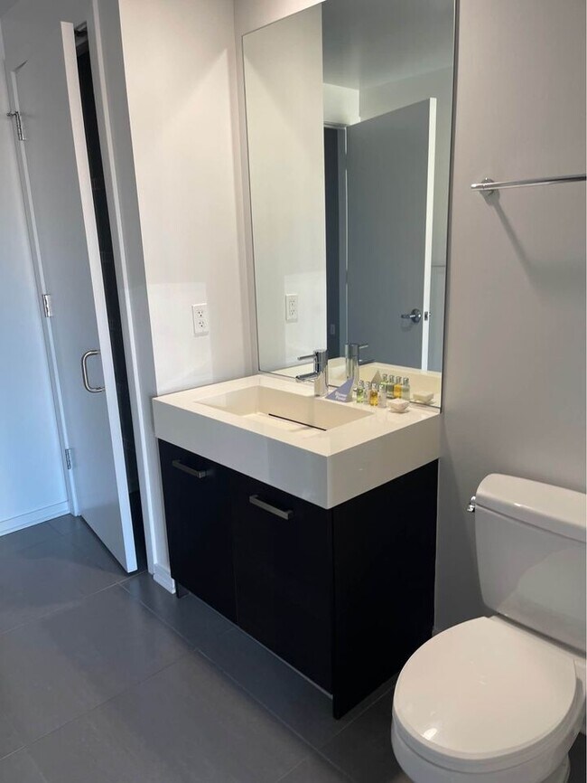 Building Photo - 1136 S Delano Ct W