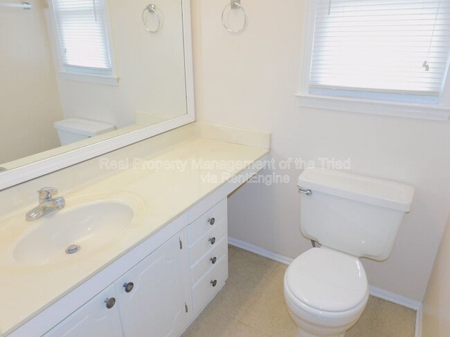 Building Photo - 905 Tipperary Dr