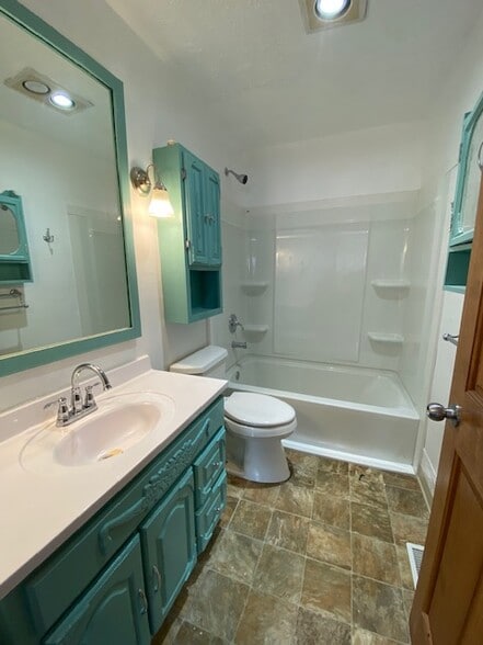 Building Photo - 4005 Addison St