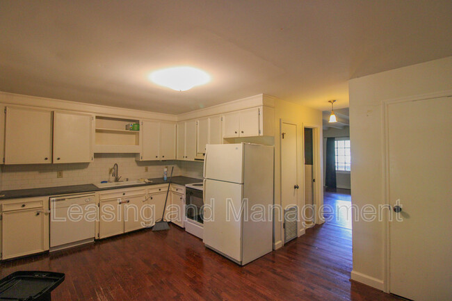 Building Photo - 1685 Pinckney Park Dr