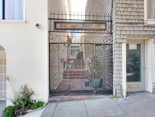 Building Photo - 2041 Hyde St