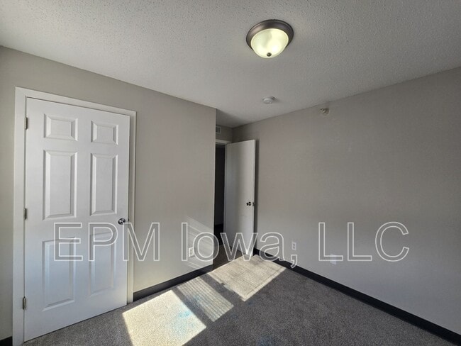 Building Photo - 60 Miller Ave SW