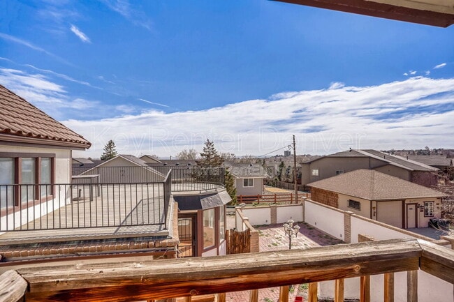 Building Photo - 990 Beech St