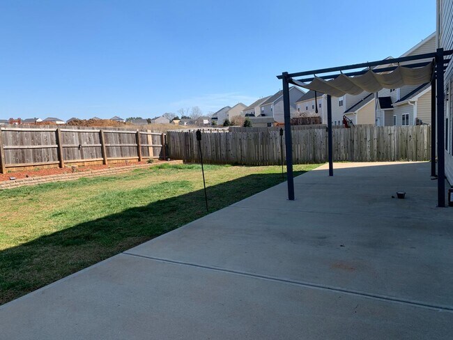 Building Photo - Whitsett / Brghtwood Farms