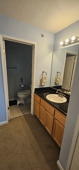Building Photo - 685 Dartmore Ln