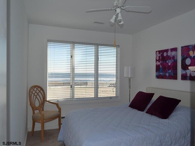 Building Photo - 110 S Richards Ave