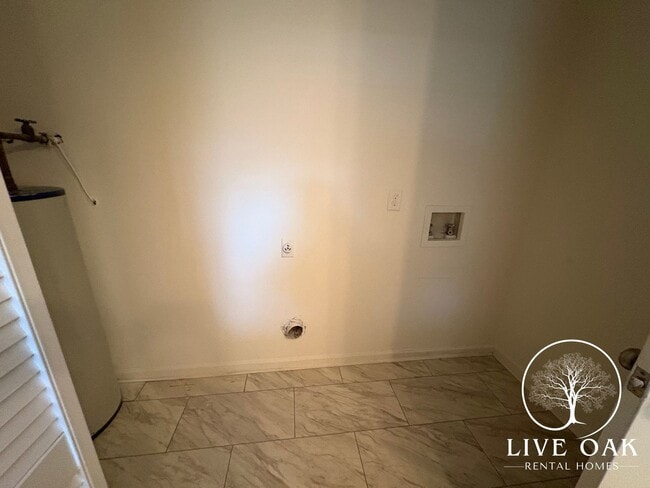 Building Photo - 435 Elm St