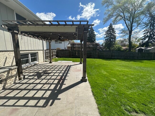Building Photo - 130 Bonnie Brae Ave