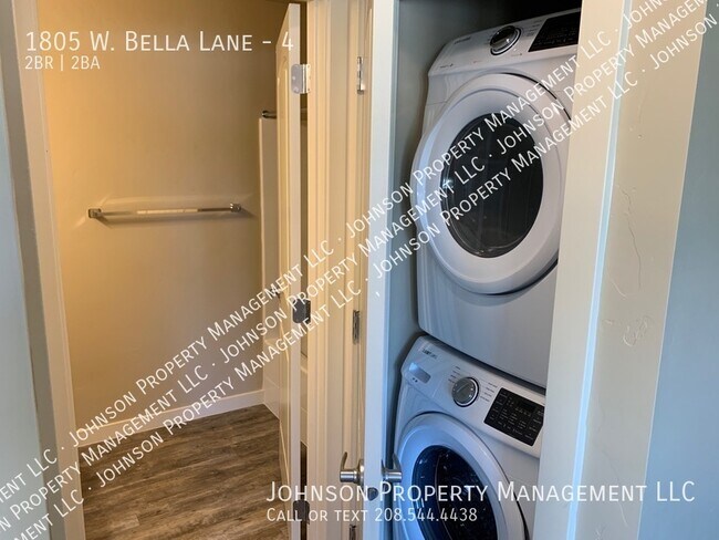 Building Photo - 1805 W Bella Ln