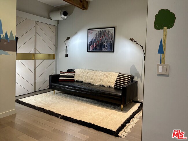 Building Photo - 527 Molino St