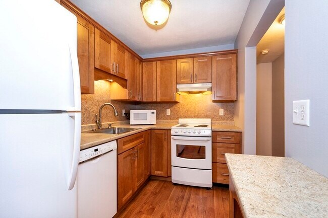 Building Photo - 980 Plain St