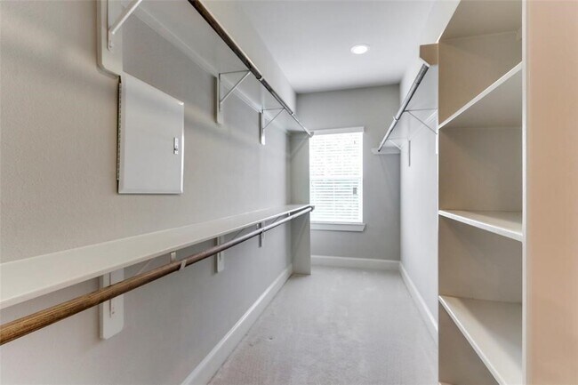 Building Photo - 2724 Rutland St