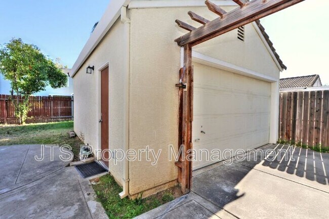 Building Photo - 6620 Verandah Ct