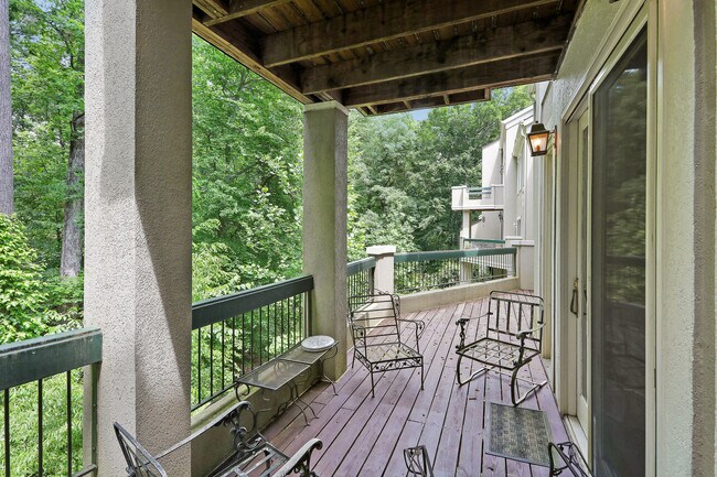 Building Photo - EXQUISITE VININGS/SMYRNA 3B/3.5BA W/ ELEVA...