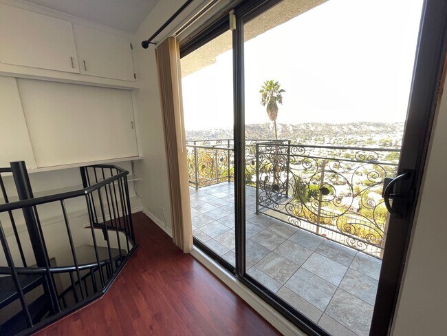 Building Photo - Gorgeous 5 Bed House - Amazing View!