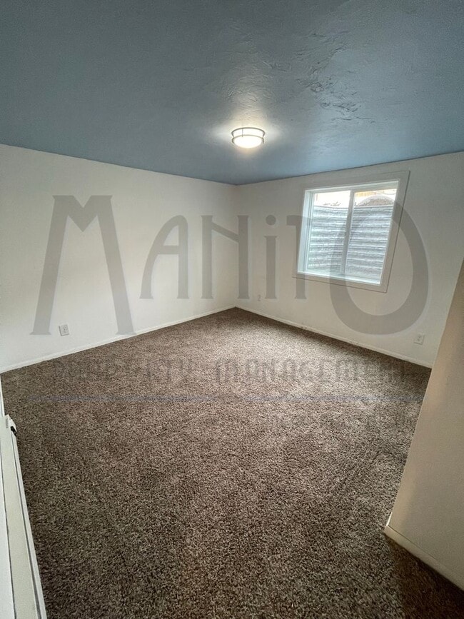 Building Photo - **COMING SOON** Large Clean Duplex