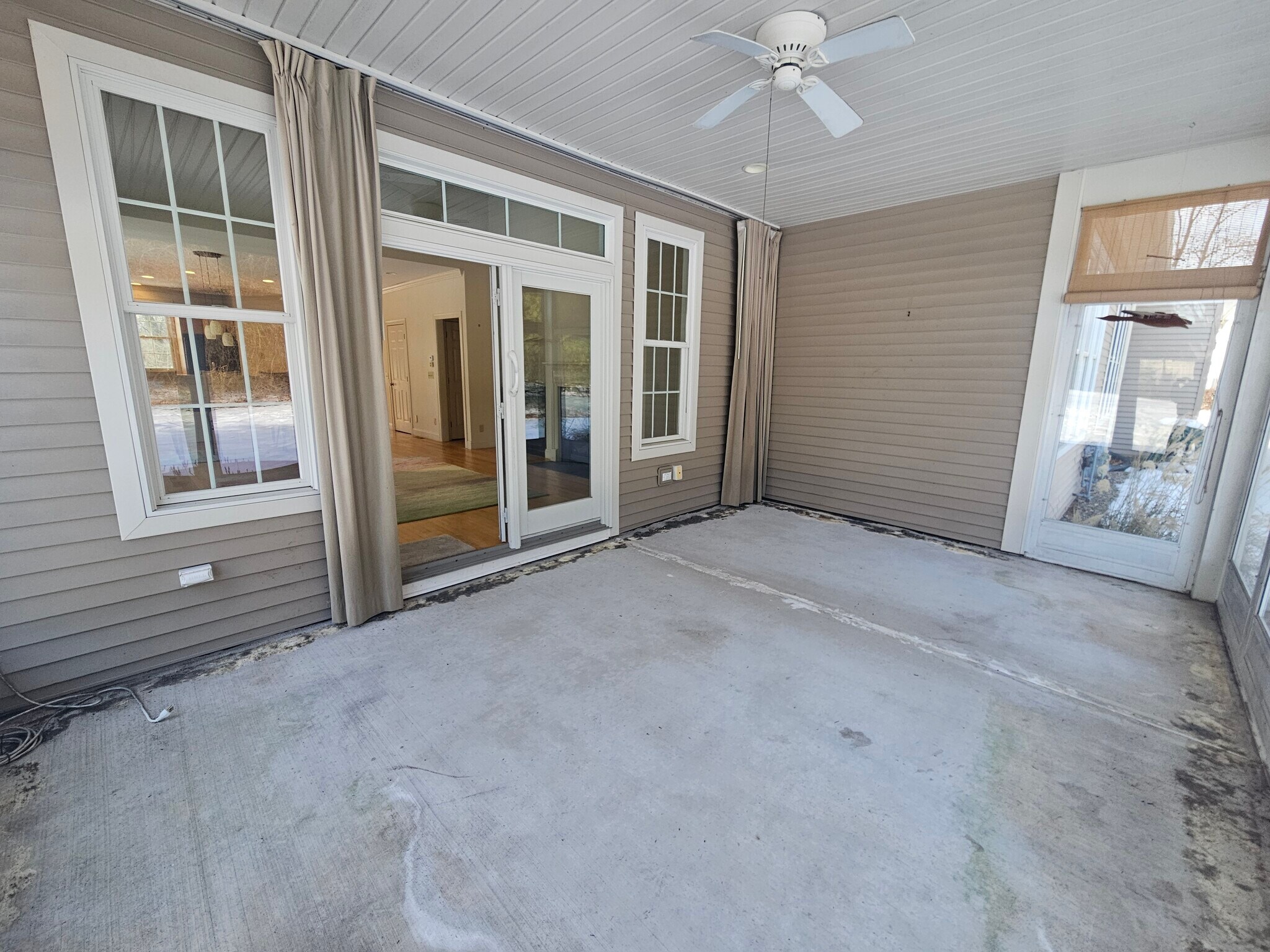 Building Photo - 359 Main St