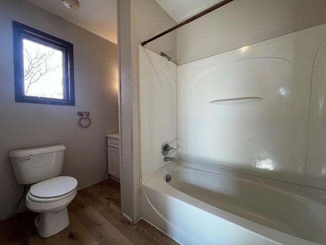 Building Photo - 3 Bedroom House on the edge of FD $950