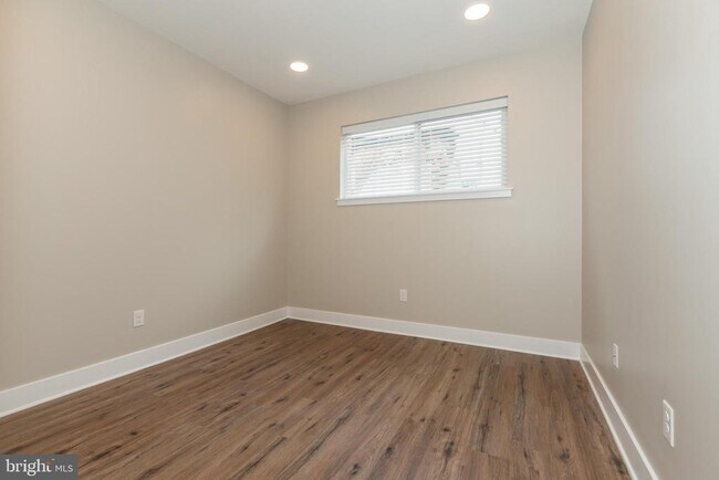 Building Photo - 2220 Master St