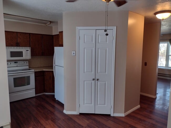 Building Photo - 1127 9th W Ave