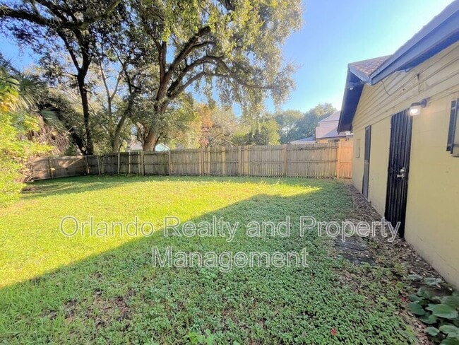 Building Photo - 1235 1/2 W Cypress St.