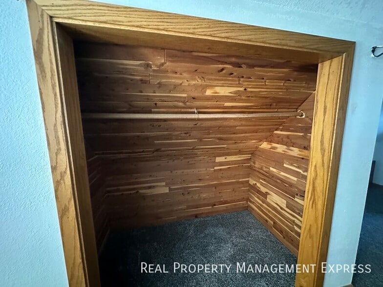 Building Photo - Move In NOW & Get One Month FREE