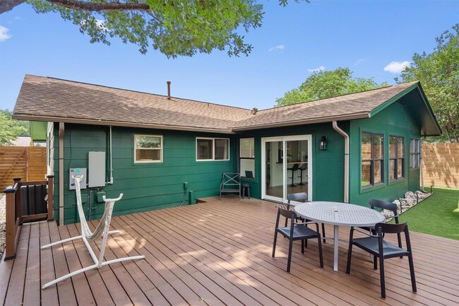 Building Photo - 802 Leisure Run Cove