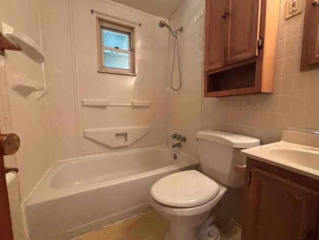 Building Photo - New Year, New Home, $500 Off! Want to stop renting and finally own your own home? Now you CAN — w...