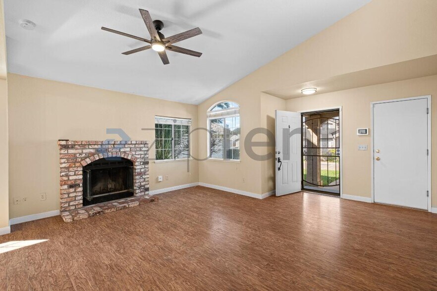 Building Photo - 1205 Silk Oak Dr