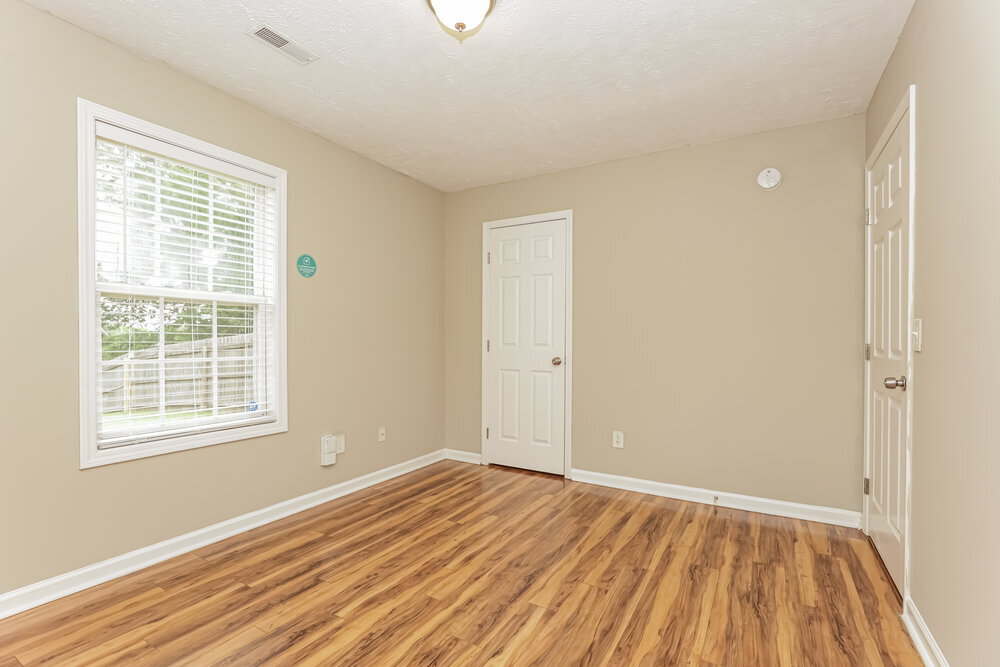 Building Photo - 9010 Lomond Dr