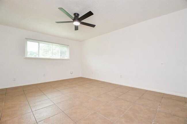 Building Photo - 2430 Ridge Hollow Dr