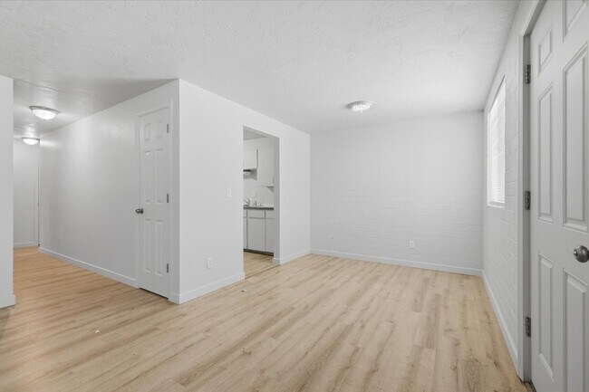Building Photo - 3114 Iowa Ave