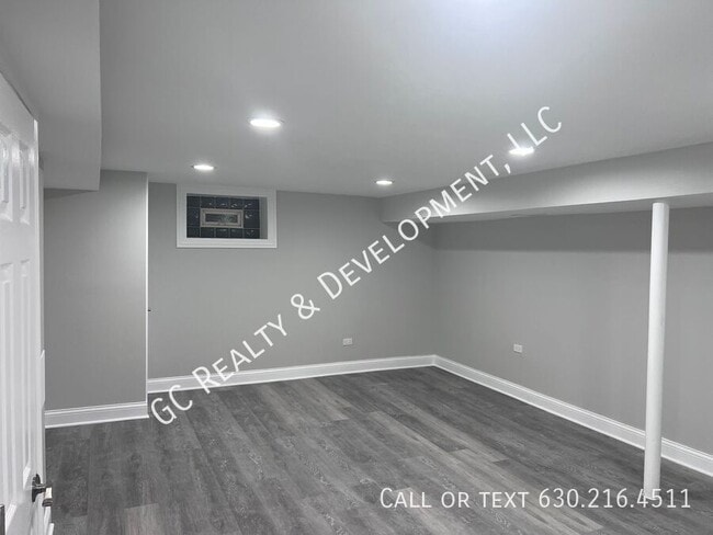 Building Photo - 735 Hull Ave