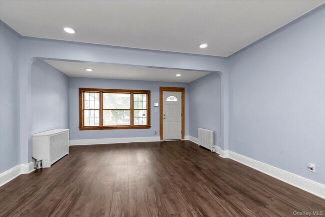 Building Photo - 71-39 Nansen St