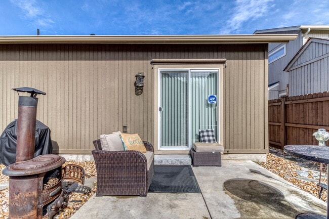 Building Photo - Furnished home in Bend, OR