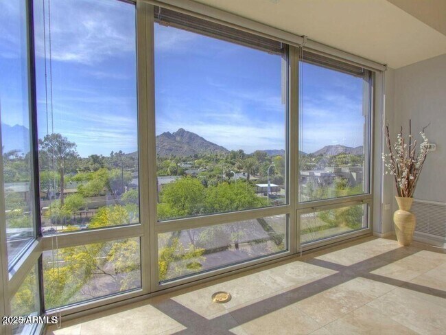 Primary Photo - 7117 E Rancho Vista Dr