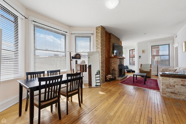 Building Photo - 3811 N Southport Ave