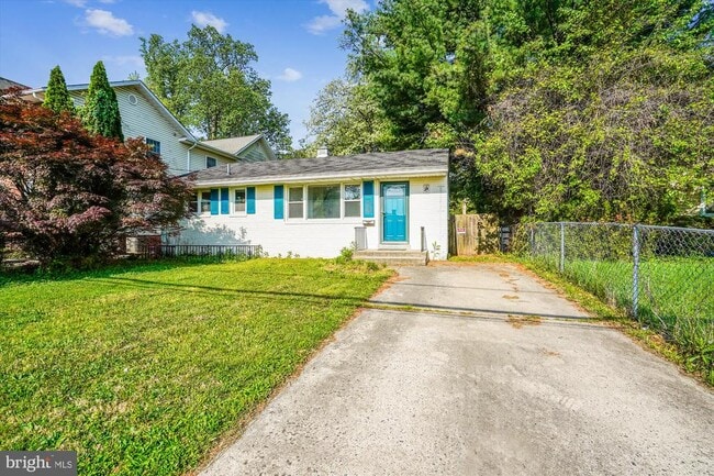 Building Photo - 224 N Van Buren St