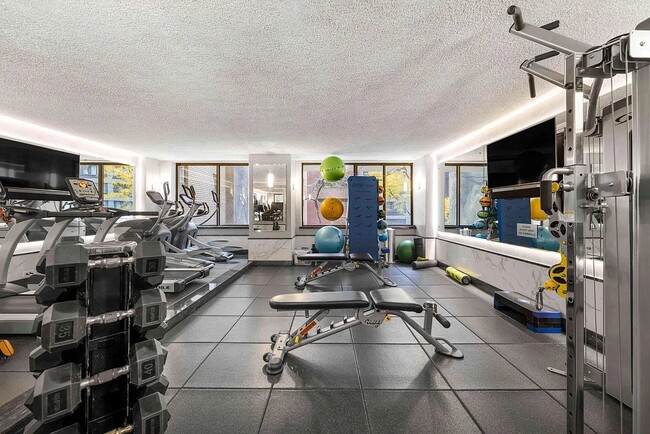 Building Photo - 245 E 44th St