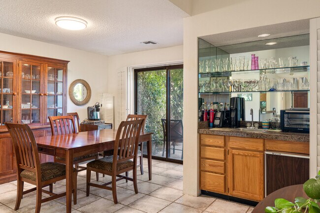 Building Photo - 17 Mission Ct