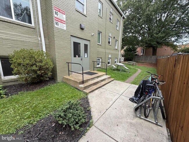 Building Photo - 618 Notabene Dr
