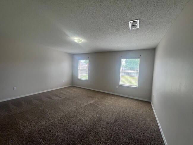 Building Photo - 275 Limestone Cir
