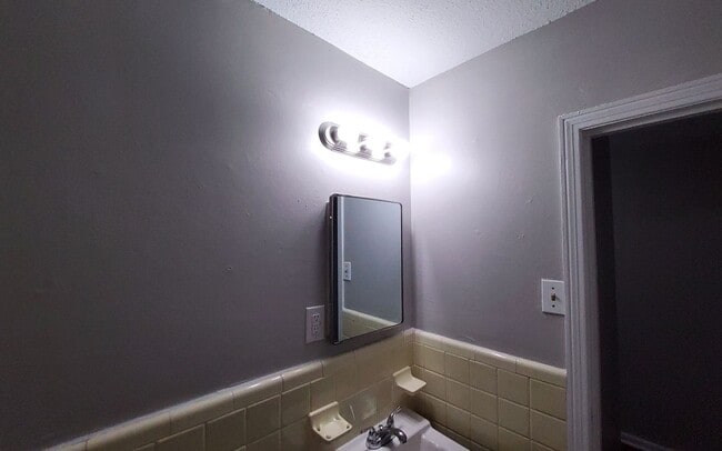 Building Photo - 2970 Hale Ave