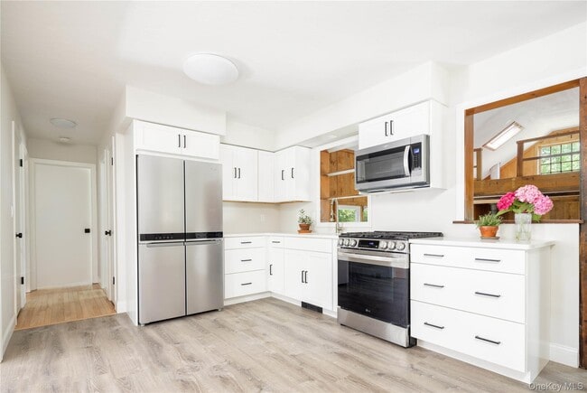 Building Photo - 795 Pine Tree Rd